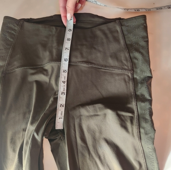 Lululemon Leggings Green Womens Size 8 Floral Perforated Mid Rise - Picture 6 of 7